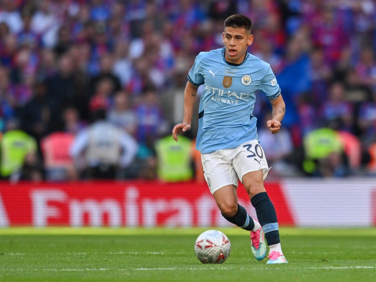 世俱杯投注-图片报:谈判签下楚克乌梅卡变得困难,多特寻求先租后买埃切维里